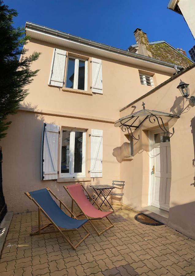 Maison Avec Cour Privee Face A La Gare De
